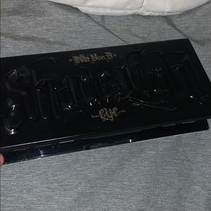 Kat Von D- eye shadow palette